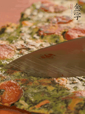 小火煎3分鐘后翻面，蓋蓋兒燜2分鐘。