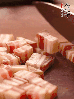 金字淡咸肉切小丁。