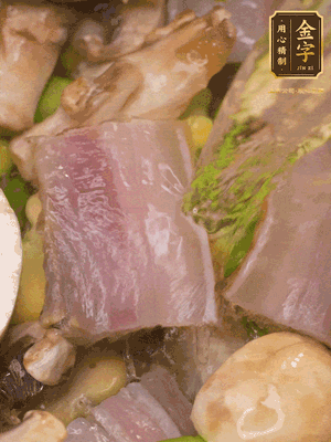 開蓋，放入河蝦繼續燜煮5分鐘