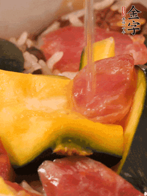 倒入溫開水，水量高出米面一個指節。